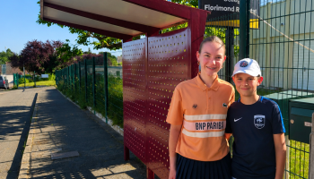 Capucine et Tom, devant le collège Florimond Robertet à Brou