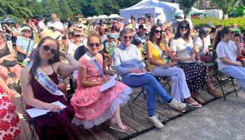 Entourés d'un public venu en nombre, les membres du jury, accompagnés par Amadys Castanier, le maire (au centre), ont eu du mal à départager les participantes.