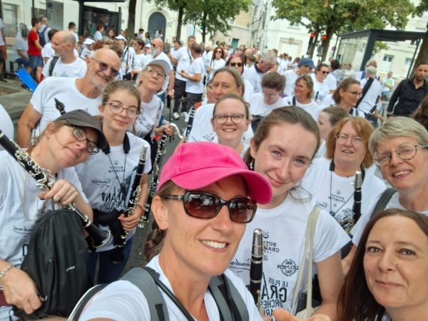 Les 14 musiciens de l'Harmonie de Brou et les 9 de l'Harmonie d'Arrou ont participé à ce beau projet de grande envergure.