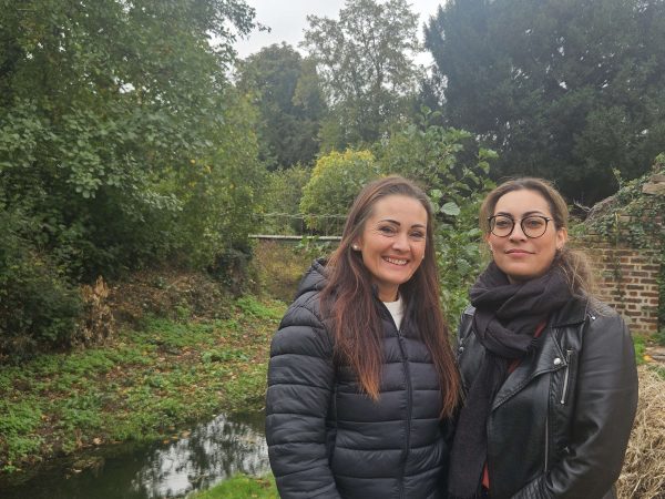 Anne et Dorine souhaitent redonner à ce lieu, autrefois une auberge, sa vocation première : l'accueil, le partage et le lien social.