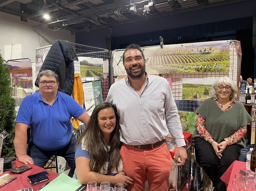 Chaque année, le salon Saveurs et Vins est très apprécié des visiteurs de par la diversité et la qualité des produits proposés. Sur la photo, le stand de Vouvray de la famille Hallay lors de la dernière édition.