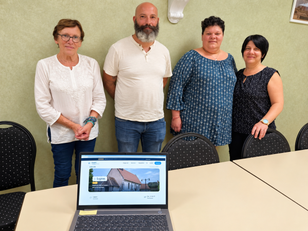 Marie-Laure Renvoizé, maire, entourée de Geoffroy Lucas-Leroy, deuxième adjoint, Cindy Baire, troisième adjointe, et Véronique Coycault, conseillère municipale.