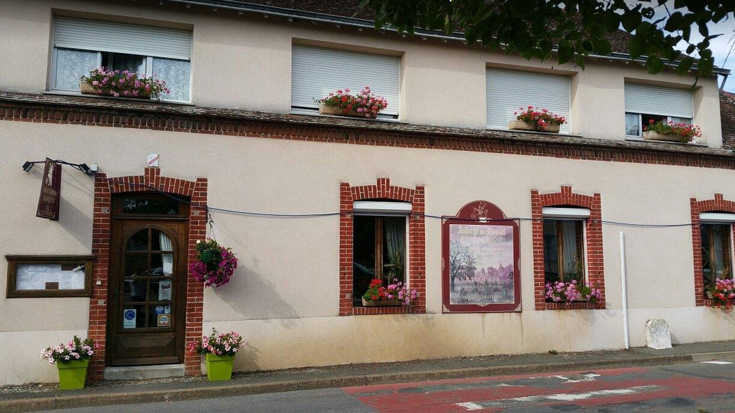 La commune a récemment acquis l'ancien restaurant Le Saint-Nicolas, situé au cœur du village. Plusieurs pistes sont envisagées pour donner une nouvelle vocation au bâtiment. De leur côté, les associations locales sont toujours à la recherche de bénévoles pour renforcer leurs équipes.