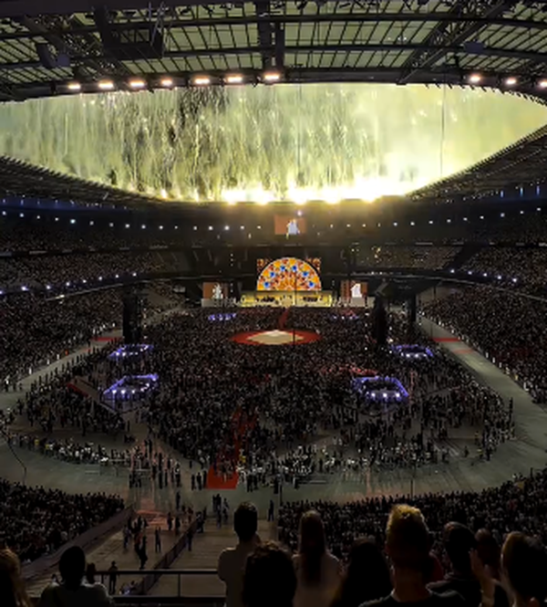 La veillée du Pape au Stade France.
